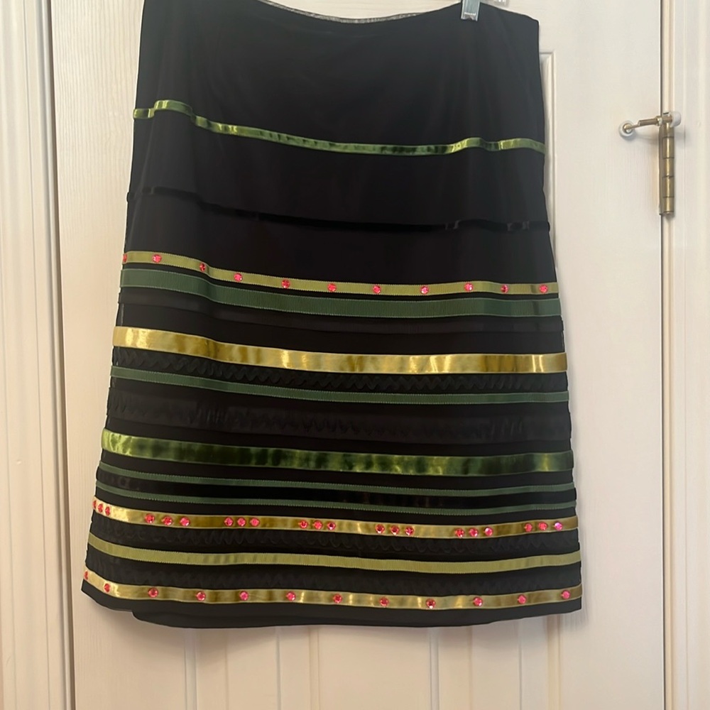 Dana Buchman Mesh Skirt